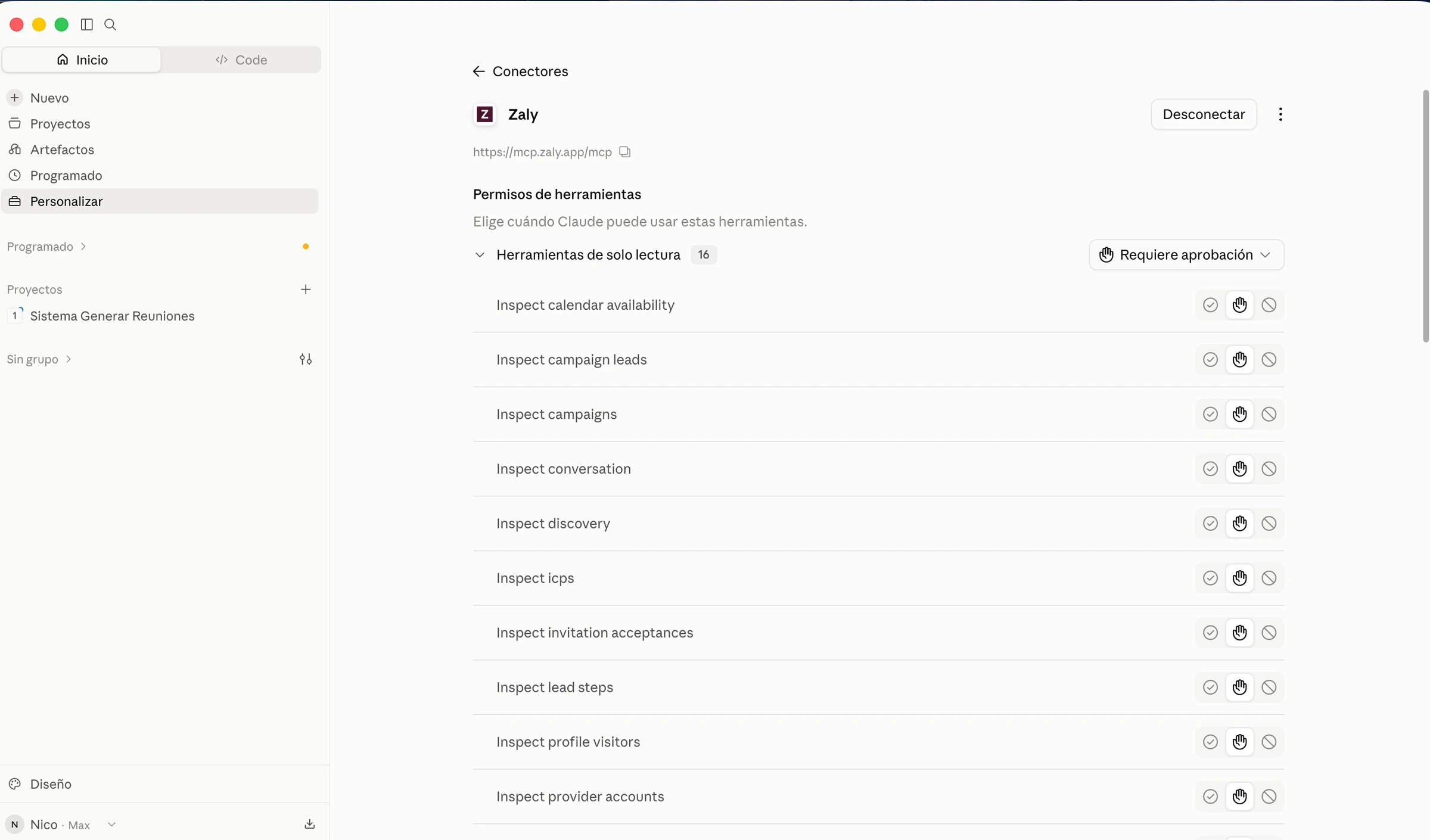 El botón Desconectar y la lista de herramientas indican que el conector está disponible. Requiere aprobación permite revisar las solicitudes de uso.